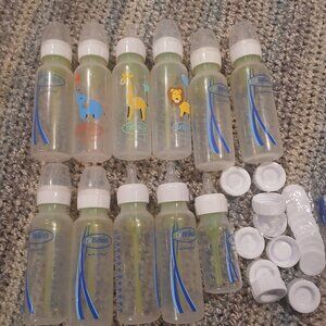 Lot of Dr Brown's baby bottles with nipples 🍼